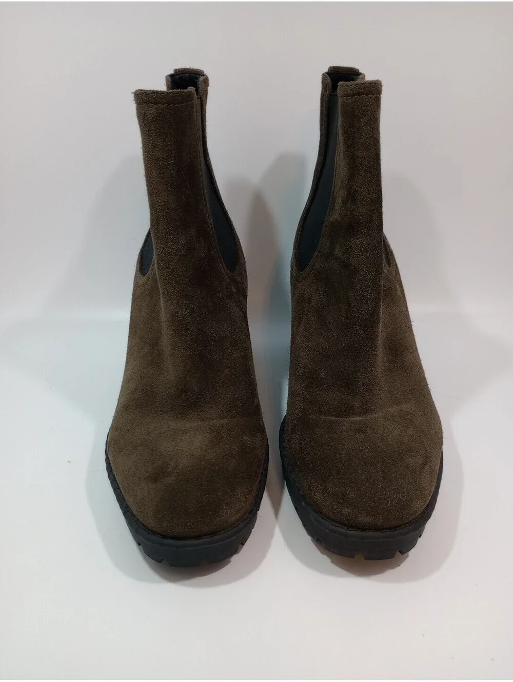 VINCE Water Repellant Suede Chelsea Ankle Boot Army Green Sz 10 MSRP $400 Block